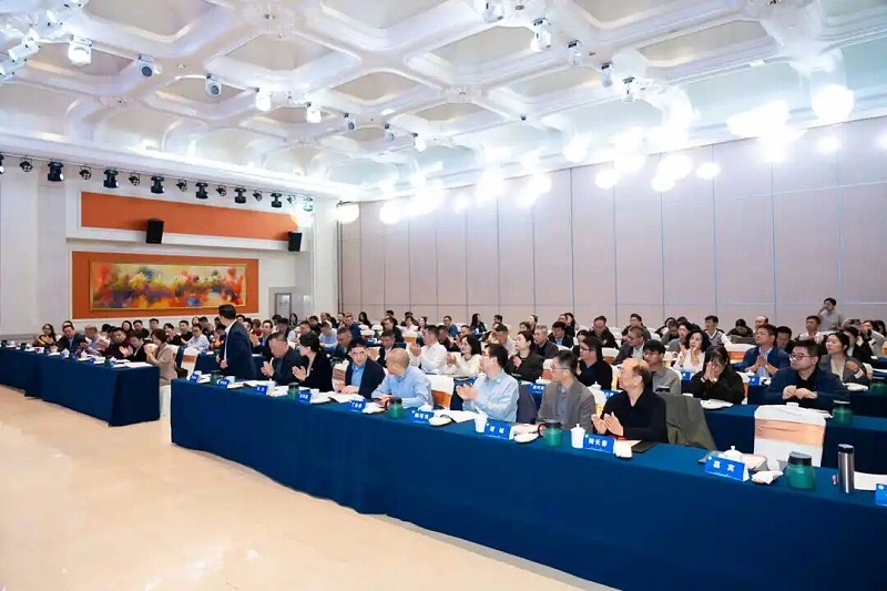 依斯倍受邀出席蘇州市科技裝備商會換屆大會，榮膺理事單位開啟新征程2